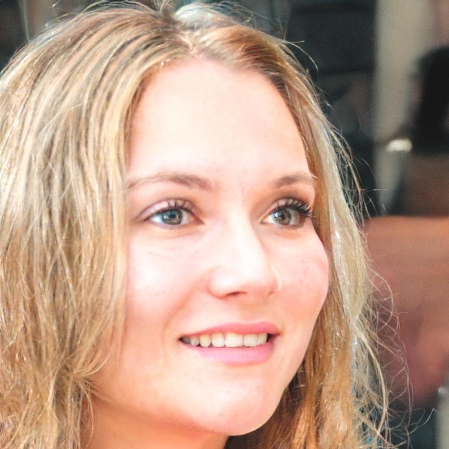 Портрет преподавателя курса Селин Дюран